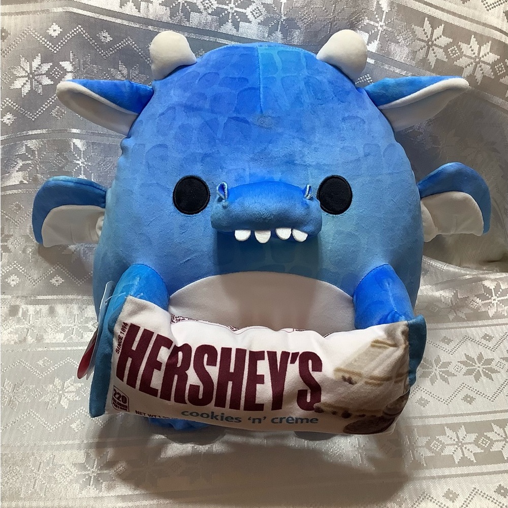 Zuru Snackles Blaze Blue Dragon Plush with Hershey's Cookies 'n' Creme Series 2